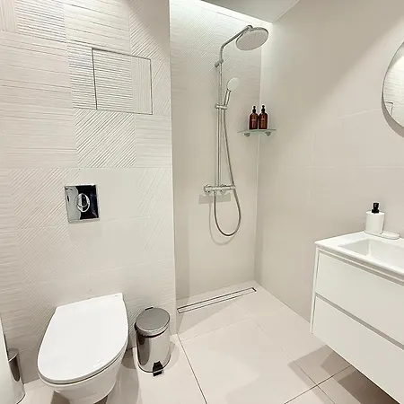Aviva Living 아파트 *