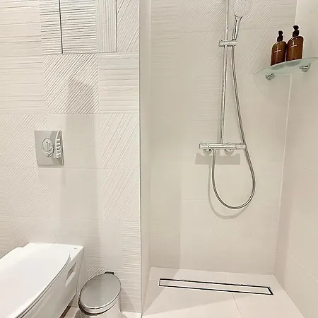 아파트 Aviva Living *