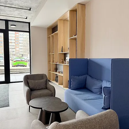 아파트 Aviva Living